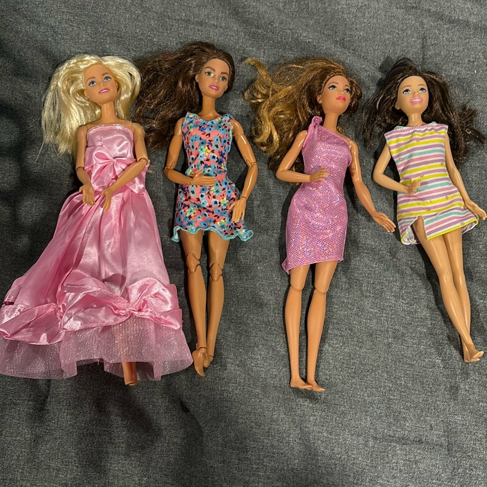 4 Barbie’s